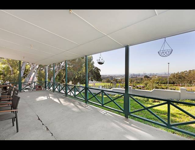 1,500M² GUESTHOUSE FOR SALE IN WALMER ESTATE
